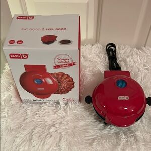 Mini Bundt Cake Maker By Dash Red